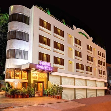 Hotel Pinnacle 阿穆达巴 外观 照片