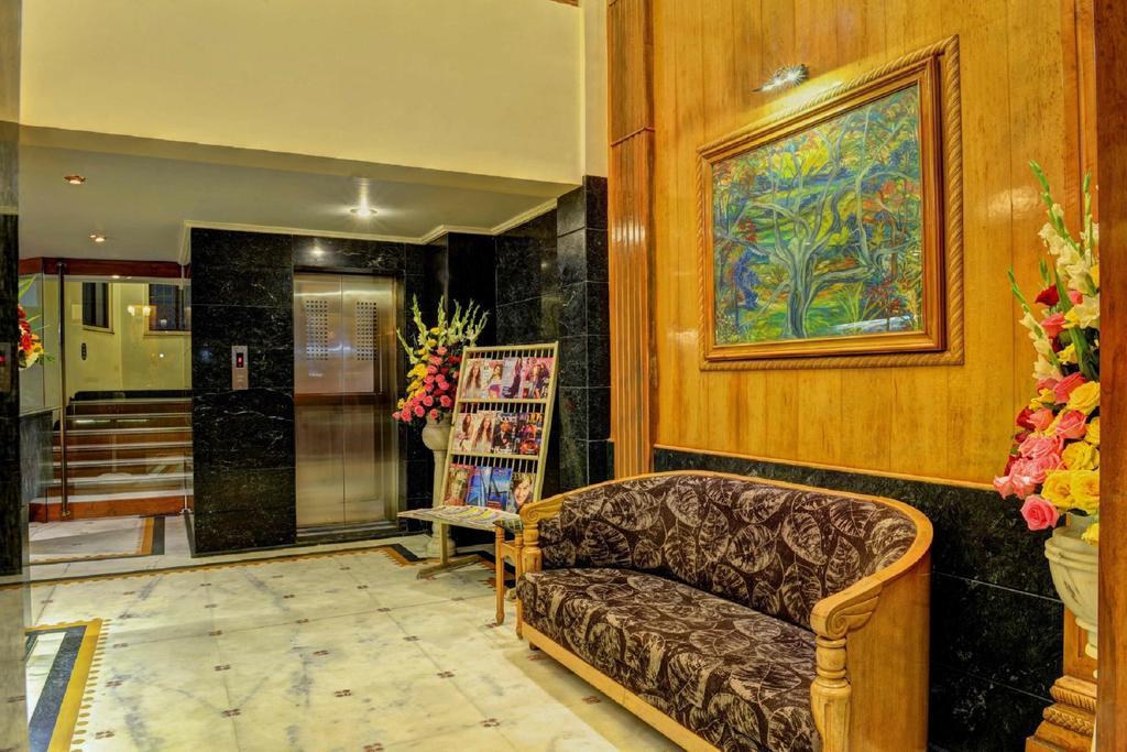 Hotel Pinnacle 阿穆达巴 外观 照片