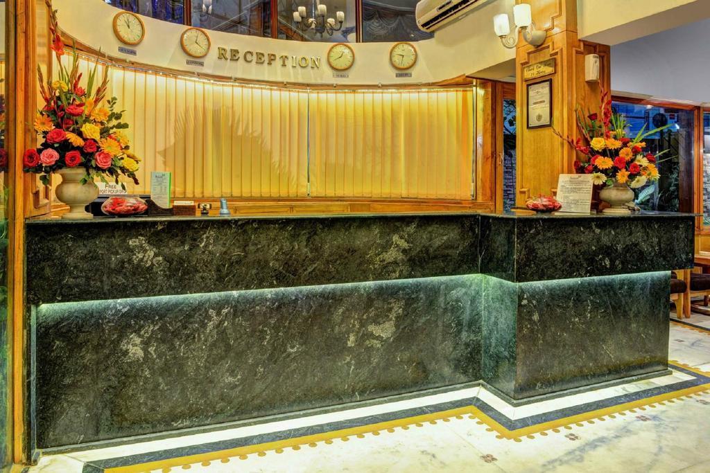 Hotel Pinnacle 阿穆达巴 外观 照片