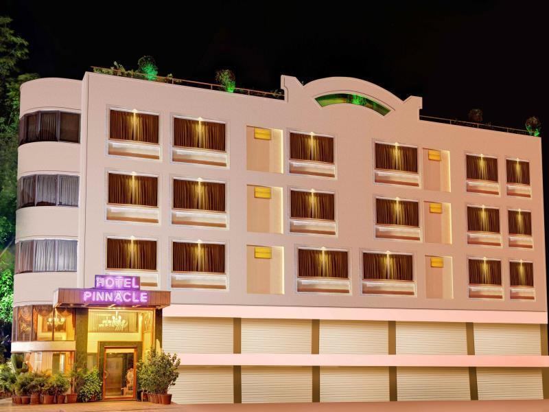 Hotel Pinnacle 阿穆达巴 外观 照片
