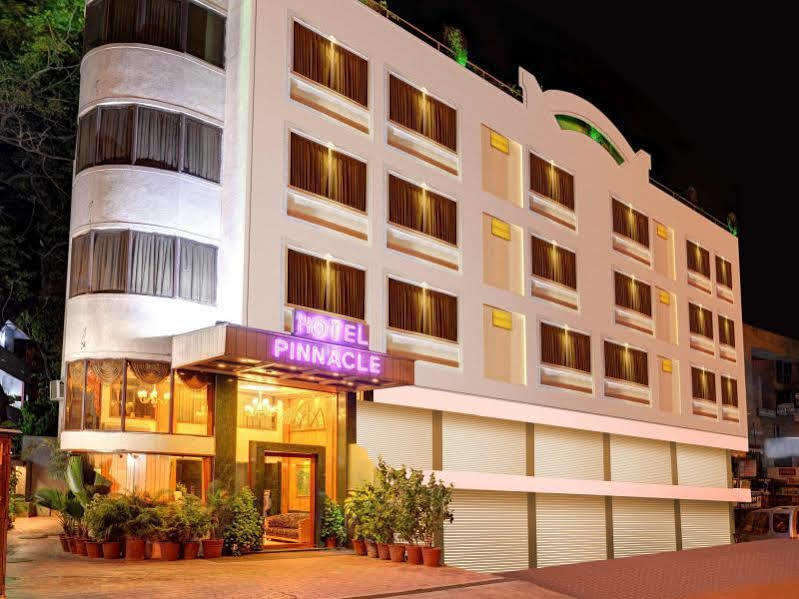 Hotel Pinnacle 阿穆达巴 外观 照片