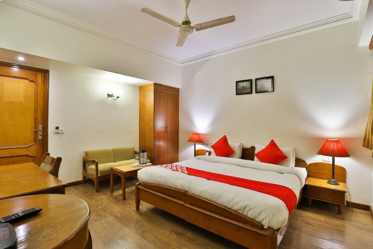 Hotel Pinnacle 阿穆达巴 外观 照片