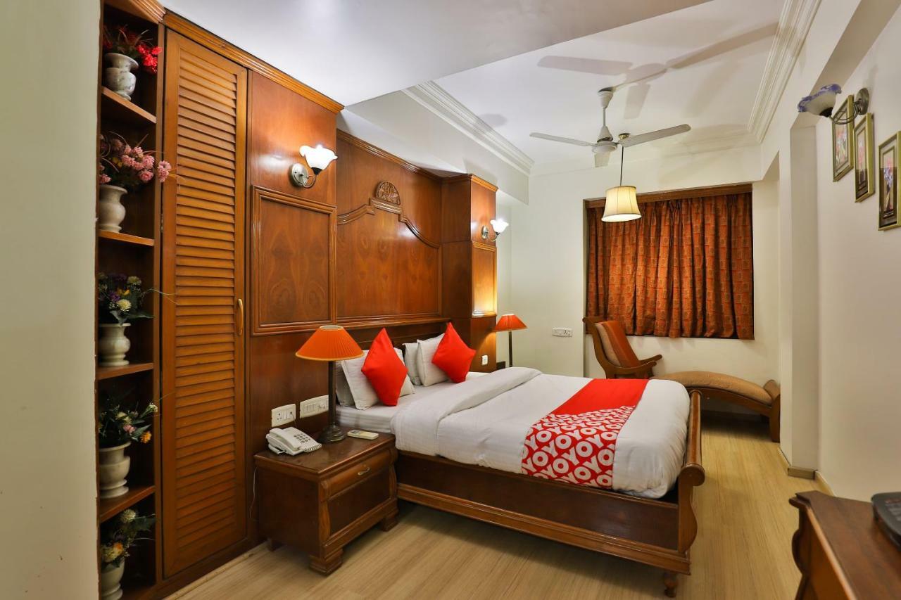 Hotel Pinnacle 阿穆达巴 外观 照片