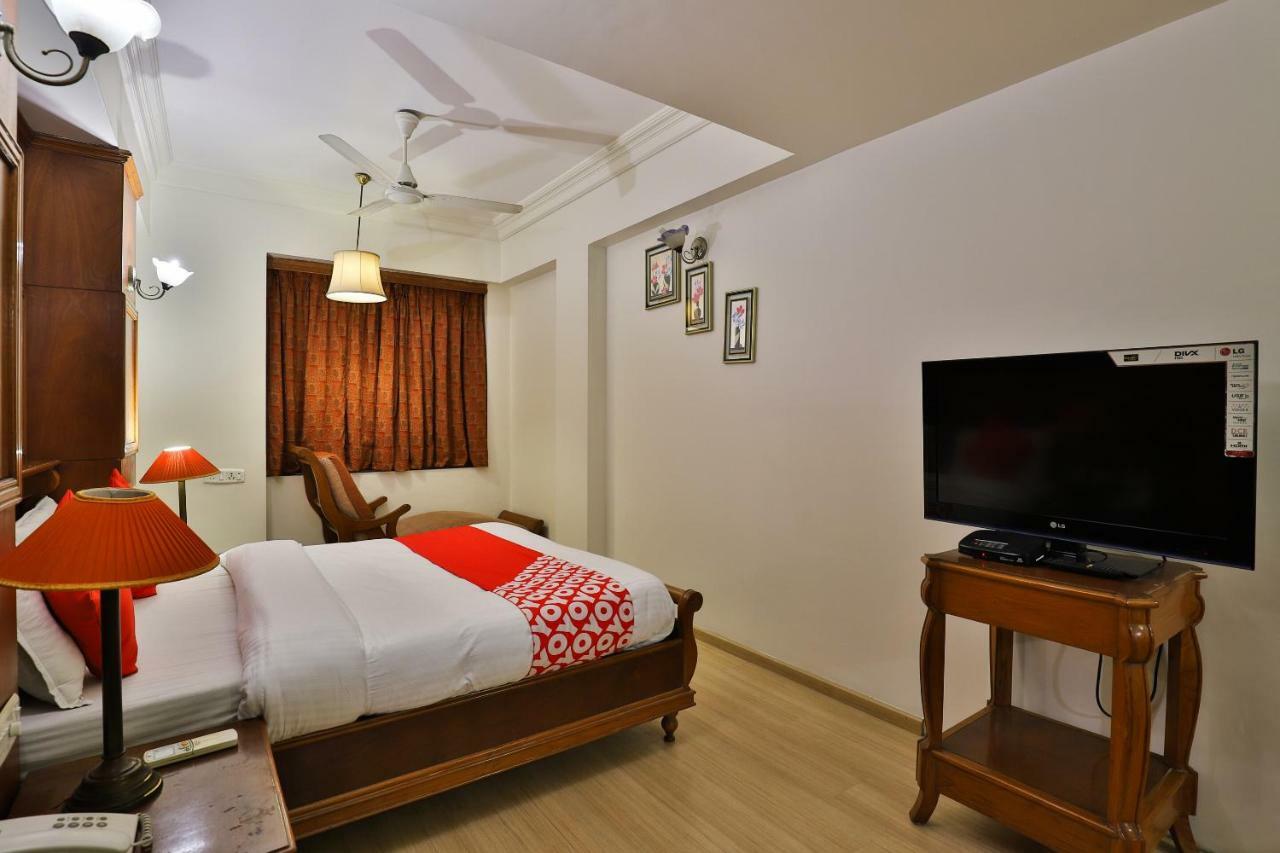 Hotel Pinnacle 阿穆达巴 外观 照片
