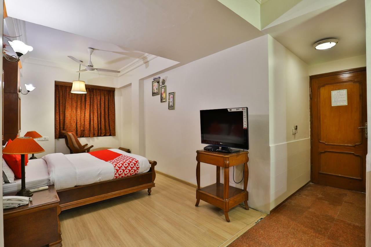Hotel Pinnacle 阿穆达巴 外观 照片