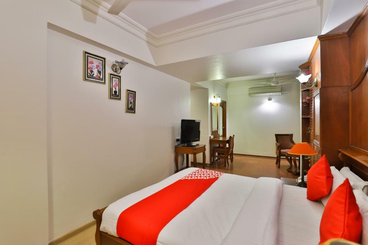 Hotel Pinnacle 阿穆达巴 外观 照片