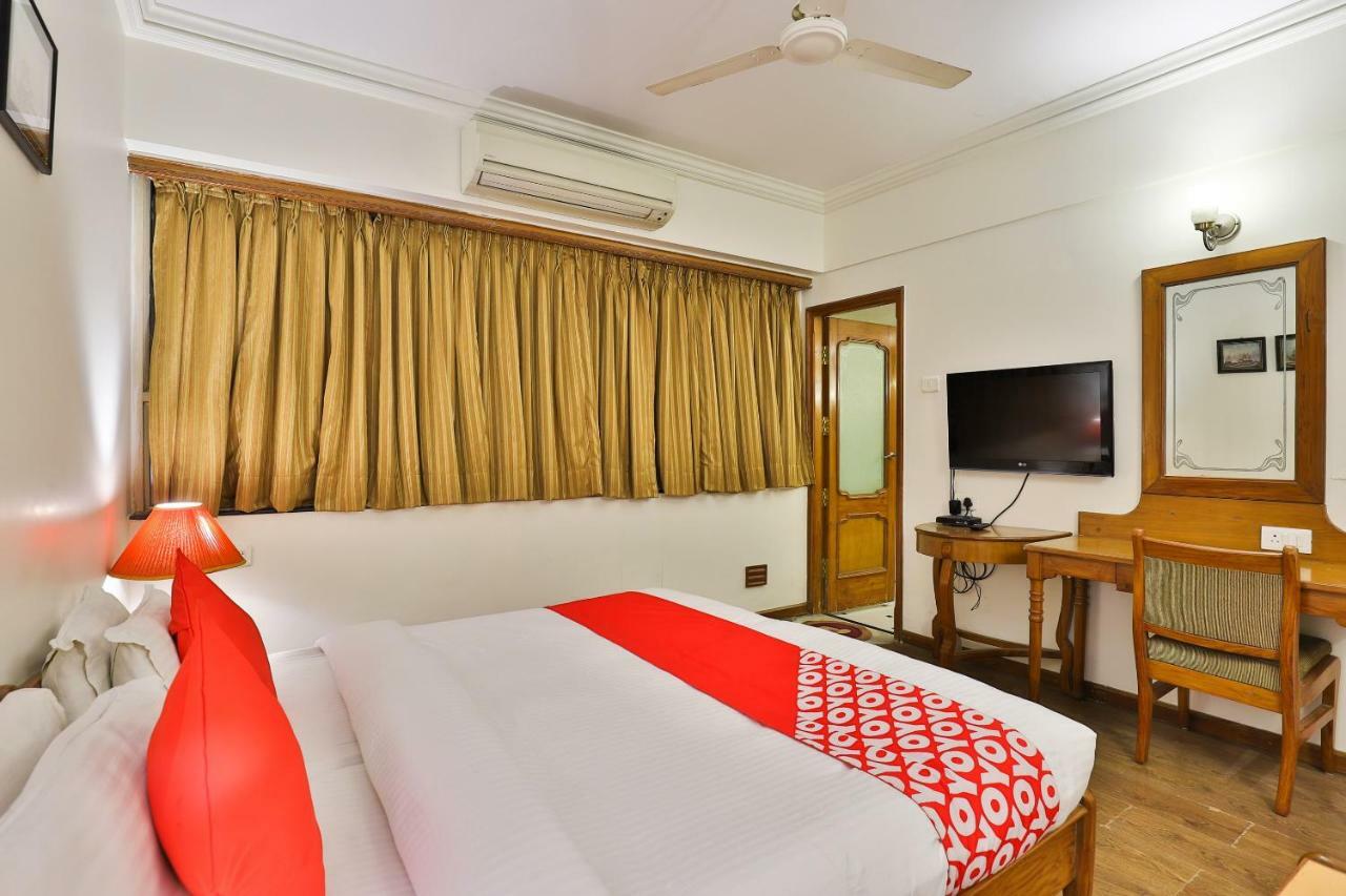 Hotel Pinnacle 阿穆达巴 外观 照片