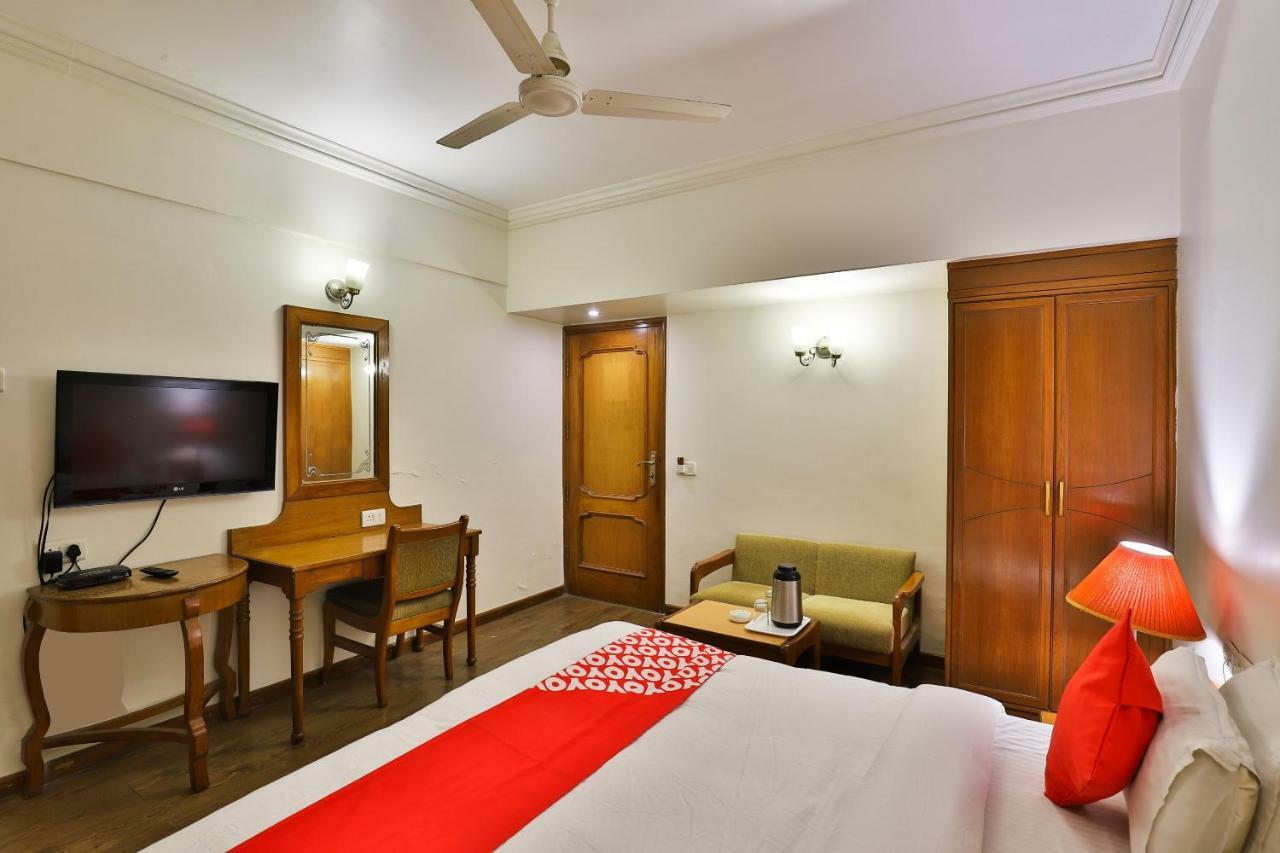 Hotel Pinnacle 阿穆达巴 外观 照片