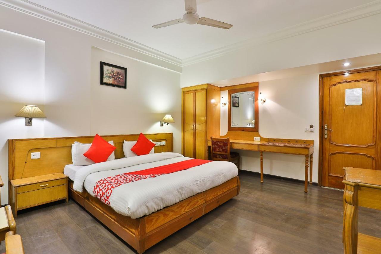 Hotel Pinnacle 阿穆达巴 外观 照片