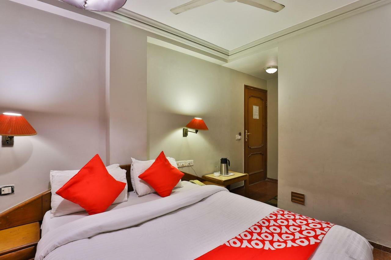 Hotel Pinnacle 阿穆达巴 外观 照片